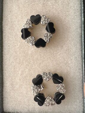 Heart Wreath Stud Earrings in Black and Silver